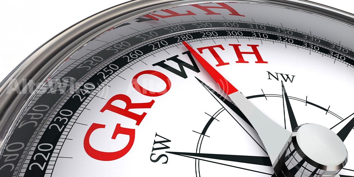 Team-Based Adviser Practices Outperform Solo Practices in Growth and Service Offerings